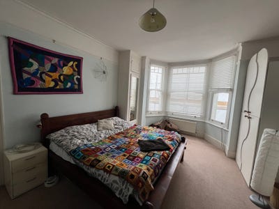 Large Double Room in Vegetarian Home Main Photo