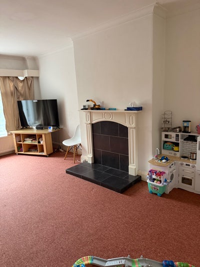 Spacious 2-Bed Apartment in Prime S11 Location Main Photo