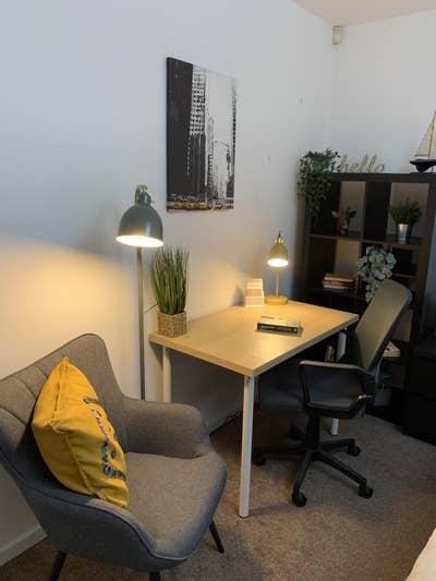 **Couple**Great Location**Hospital 12 Mins Main Photo