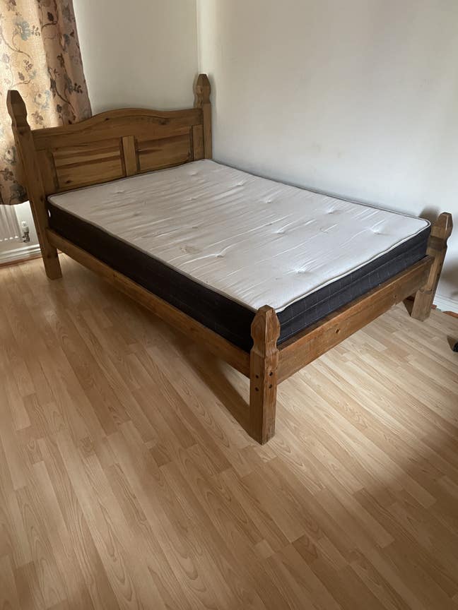 Double Bedroom  Main Photo