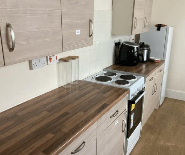 Guardianship: 1 Room in 5bed house - Littlehampton Main Photo