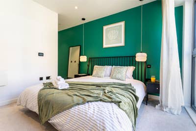 ✨ Modern 2B Flat • Private Bathroom | Move in Now Main Photo