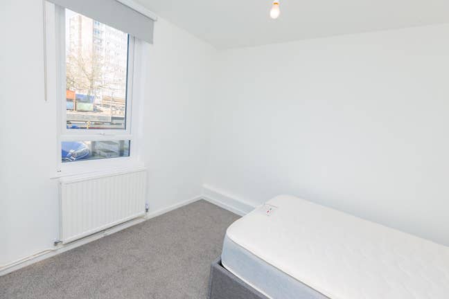 3 Double Rooms | Bow | &pound;1100–&pound;1200 Main Photo