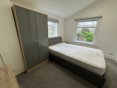 3 Double Rooms | Bow | Ensuite | &pound;875–&pound;1075 Main Photo