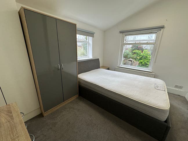 3 Double Rooms | Bow | Ensuite | &pound;875–&pound;1075 Main Photo