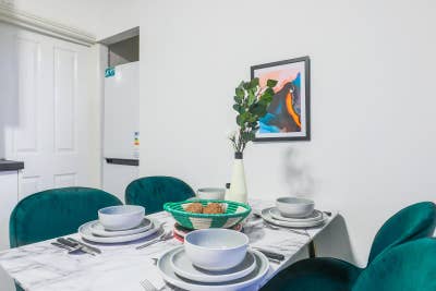 Luxury - Comfort - Location! Main Photo