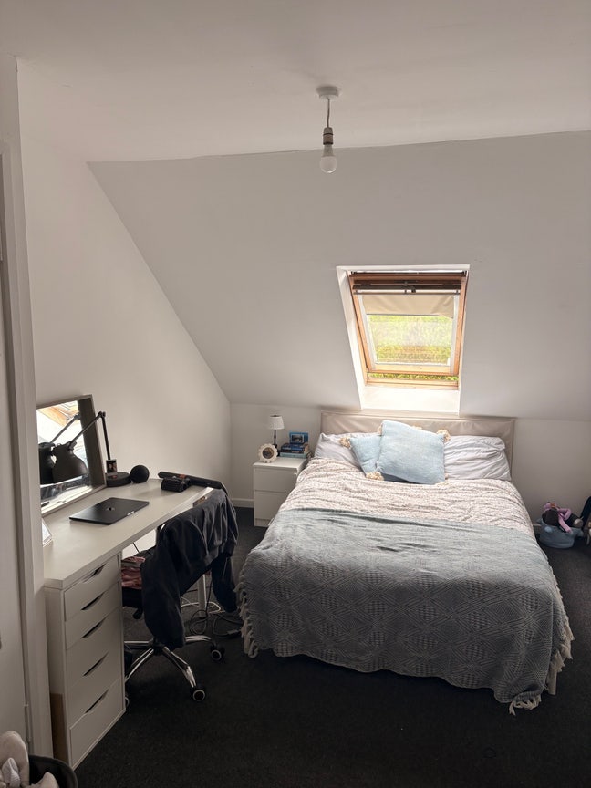 Room in 2 bed flat share on Lauriston Place  Main Photo