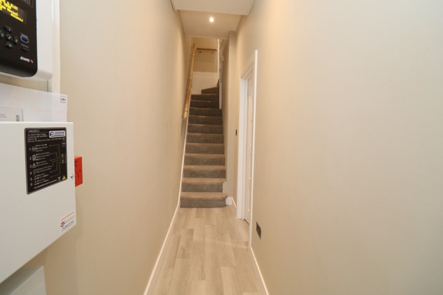 Stunning Room in Premium Location - Luxury Flat!! Main Photo