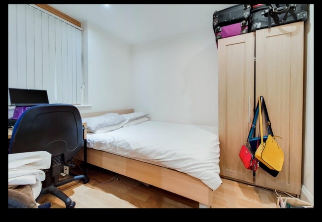Room available in Highbury Main Photo