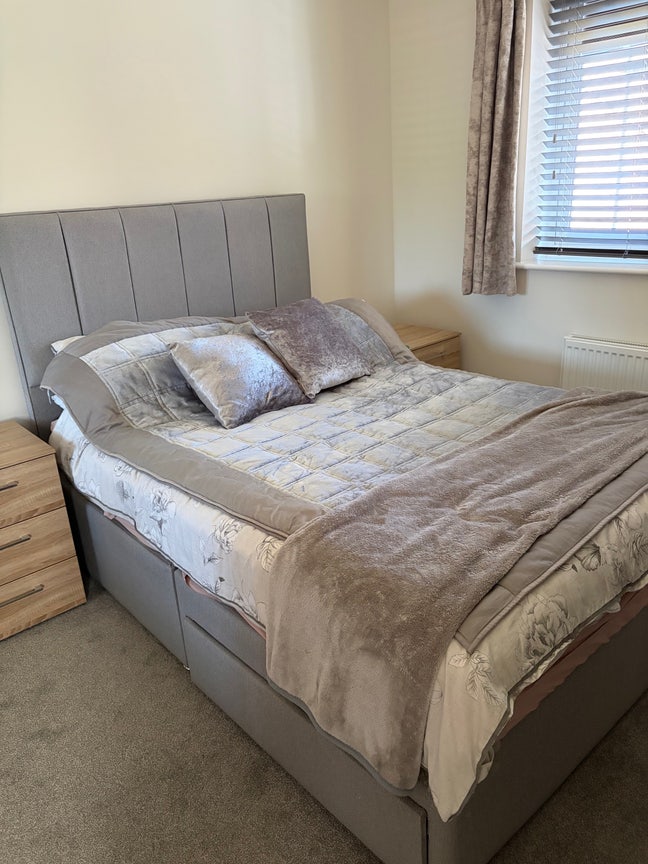 Double room in three bed house Main Photo