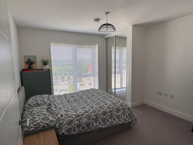 Double room with En-suite in Bracknell center Main Photo