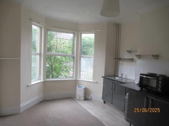 Self Contained Room To Let Main Photo