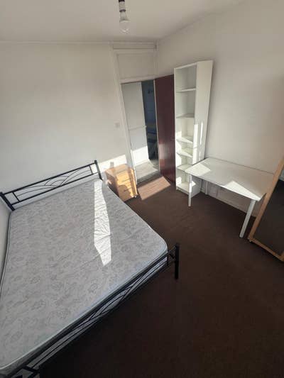 Double Room@Queenmary/Mile End Station  Main Photo