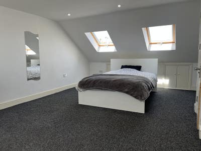 Large Loft Ensuite | 20 Mins to Liverpool Street Main Photo