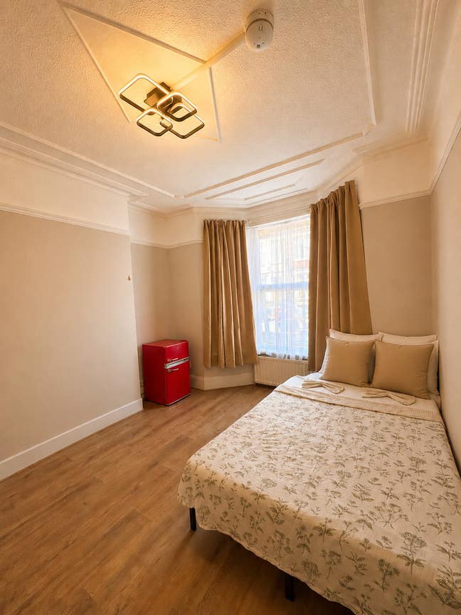Spacious Double Room | Bruce Grove N17 | 0 Deposit Main Photo