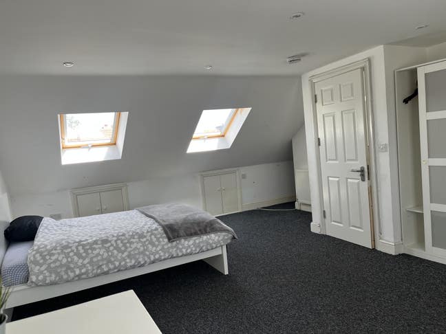 Large Loft Ensuite | 20 Mins to Liverpool Street Main Photo