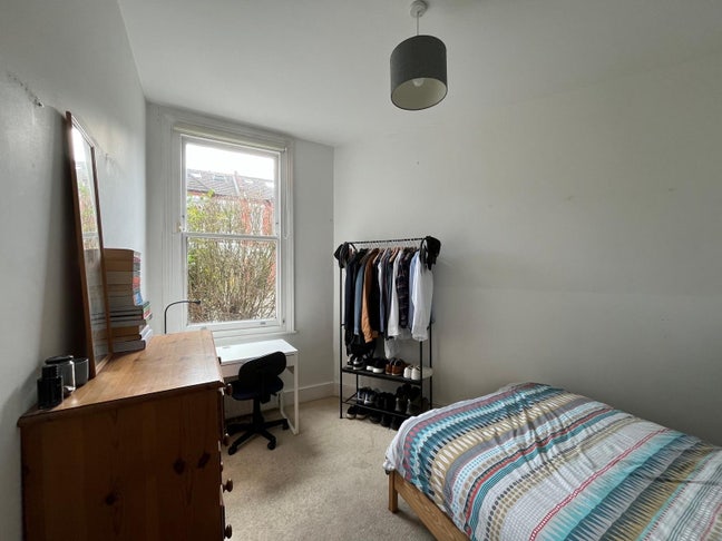 Double Bedroom in ground floor flat available!  Main Photo
