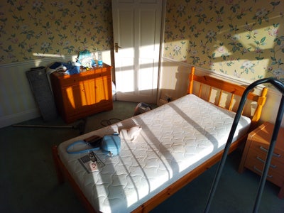 Spacious single bedroom in shared house  Main Photo