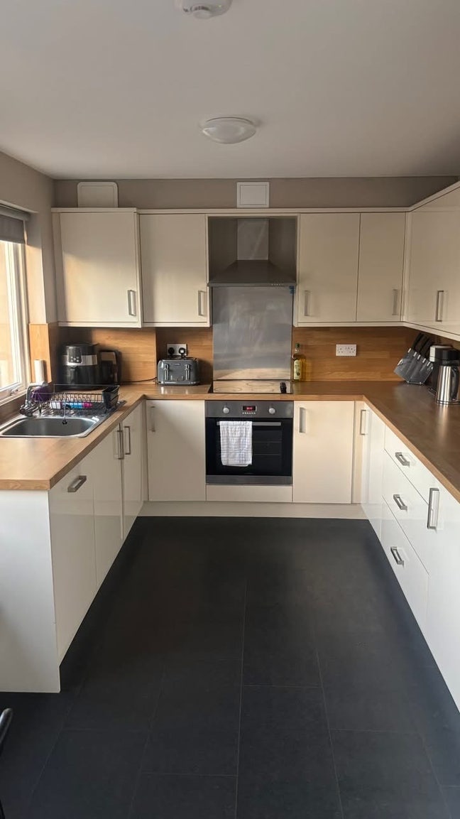 Double Room to Rent Main Photo