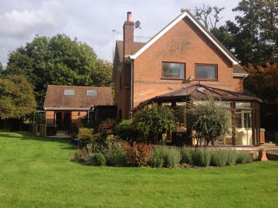 Lovely  Double Bedroom, En Suite & private lounge  Main Photo