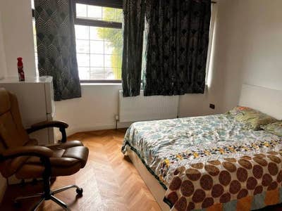 Master Double room to let - Enfield EN3 4NY Main Photo