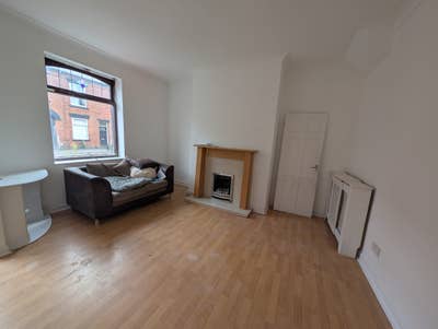  Stunning, Fully Renovated 2-Bed Terraced House  Main Photo