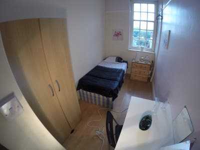 Cozy Room in Stratford – Bills Included 🏙️ Main Photo