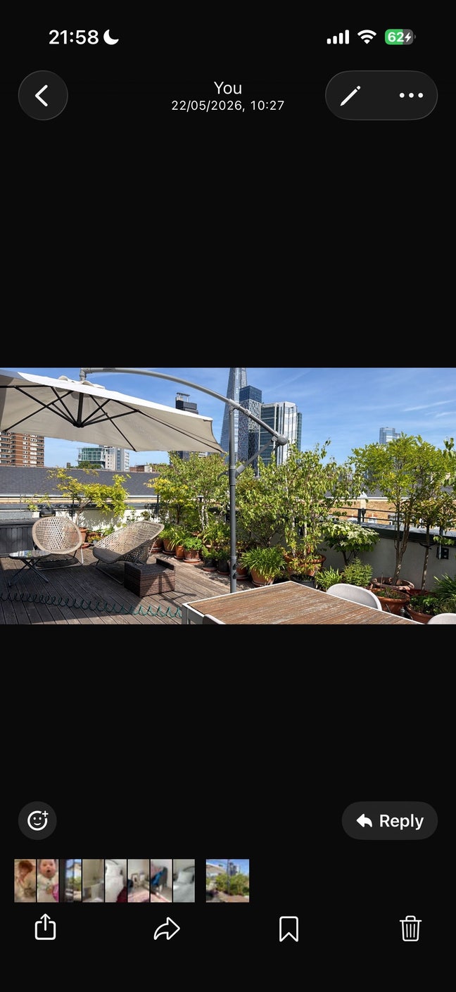 Lovely bright room . gorgeous roof garden Main Photo