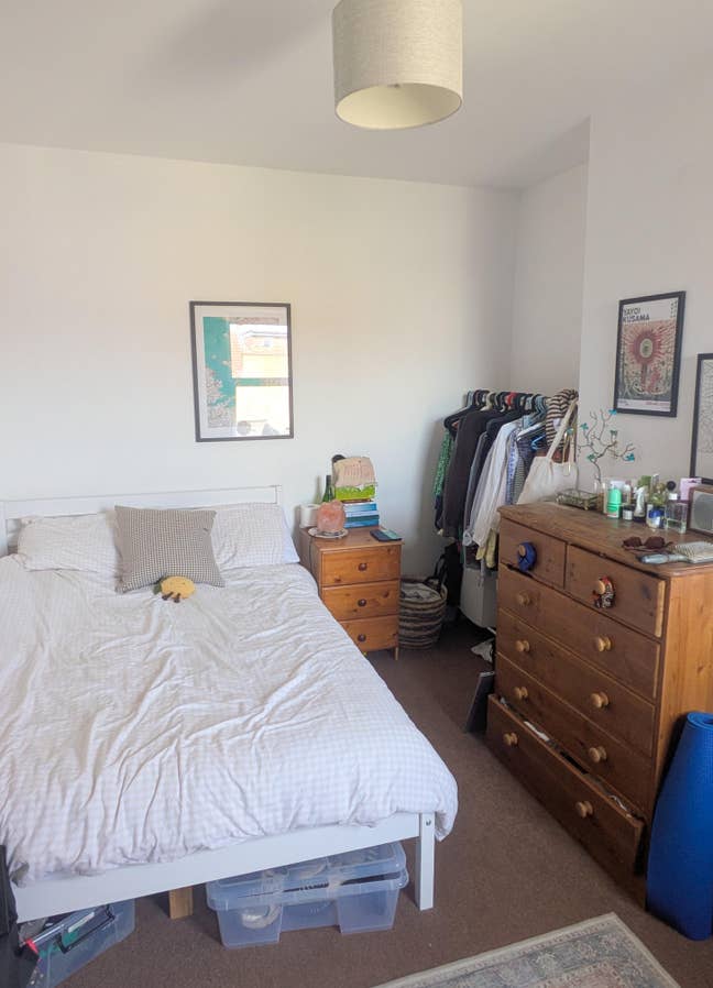 Lovely double room available in sunny flat! Main Photo