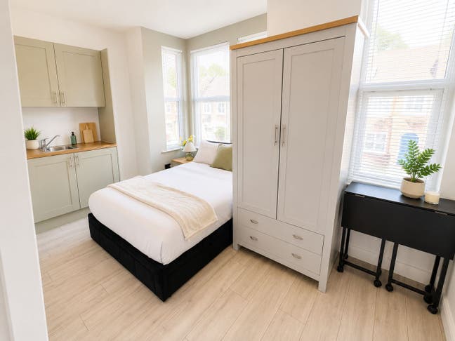 New Luxury En-Suite Double Room with Kitchenette Main Photo