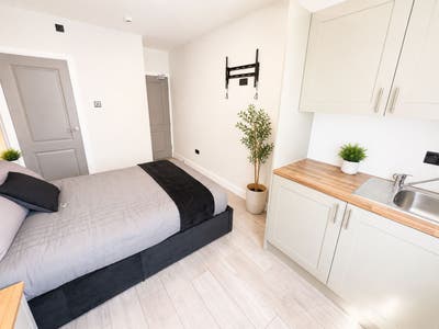 New Luxury En-Suite Double Room with Kitchenette Main Photo