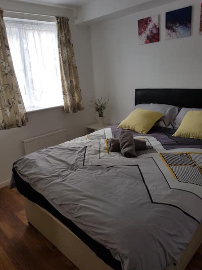 A cosy double room with ensuite shower in Woowich Main Photo
