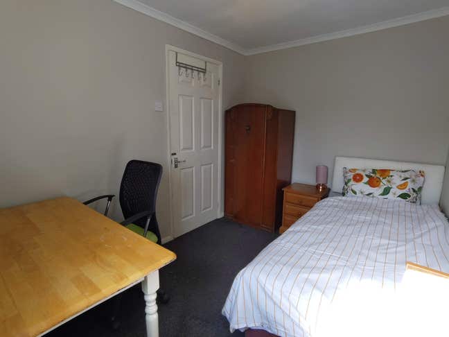 Room in shared house Main Photo