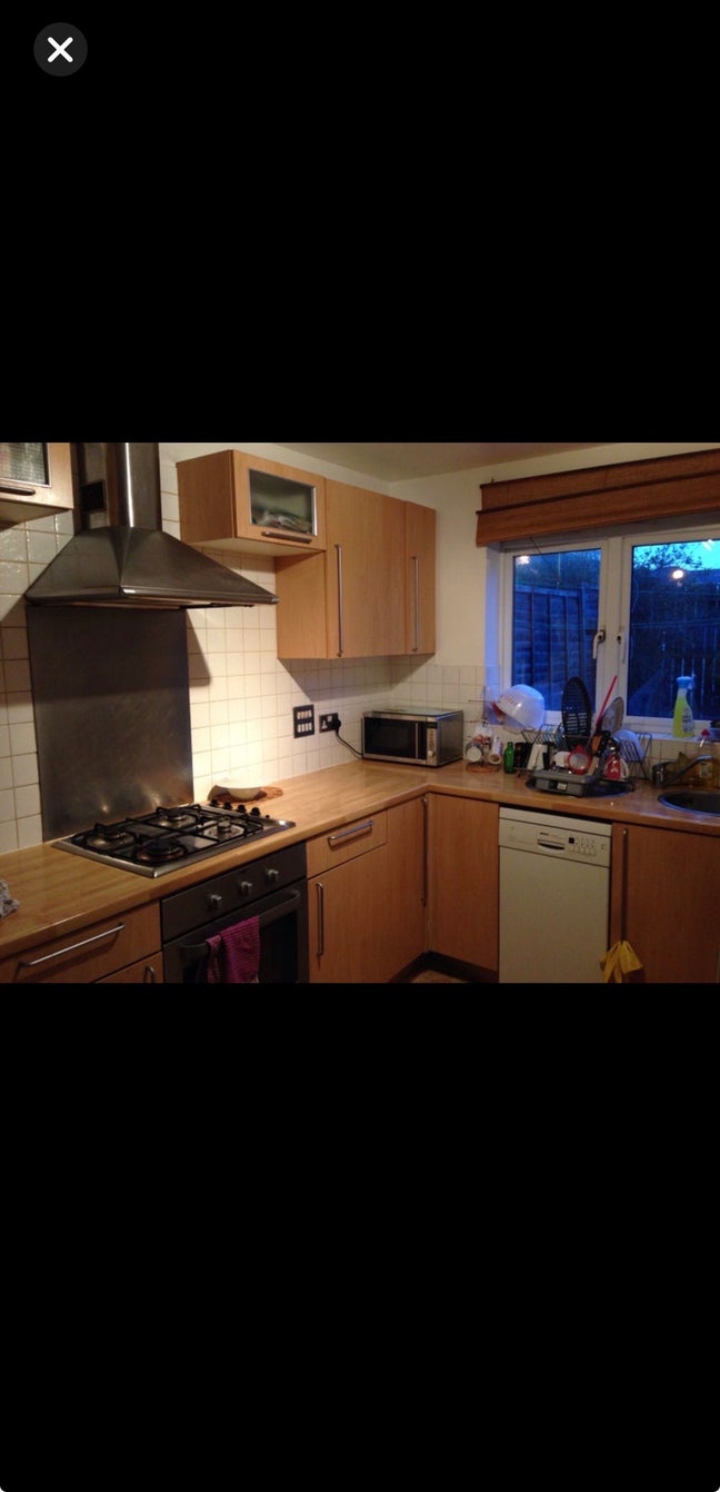 En-suite double bed room in house with some  bills Main Photo