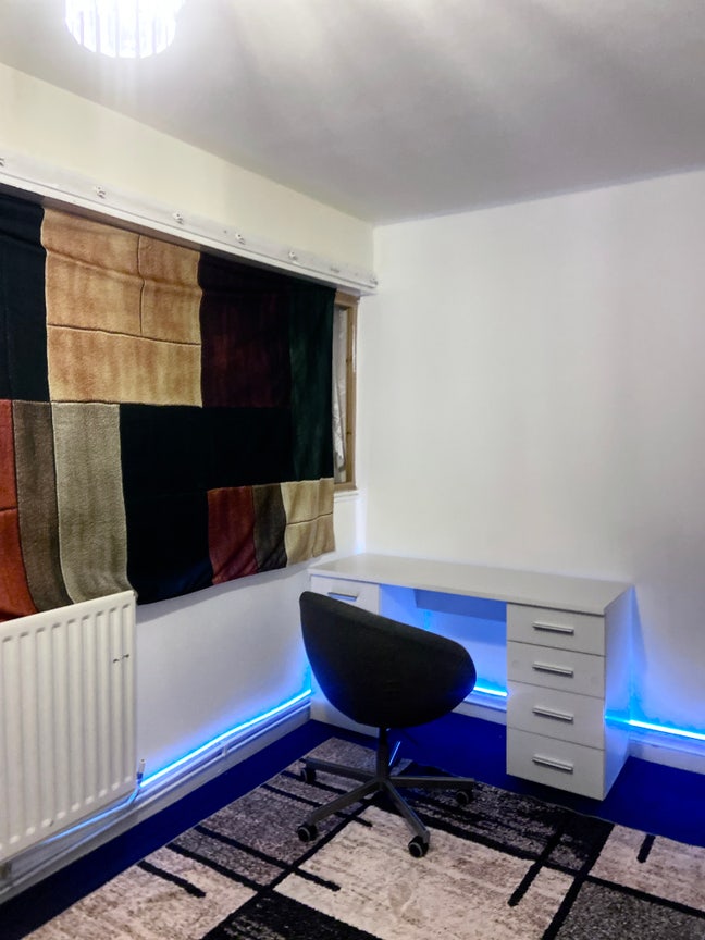 Modern Cosy room Main Photo