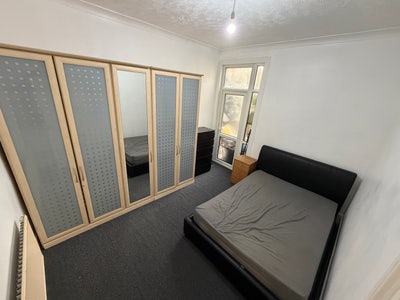 Large Double Room Available In Manor Park Main Photo