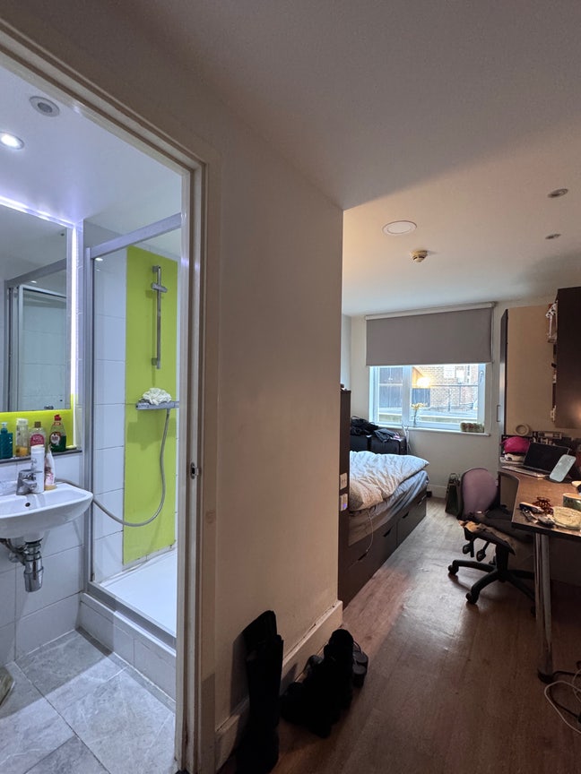 Room in a Shared Flat, Davison House, KT1 Main Photo