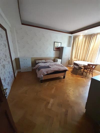 King Size Room with Bills &pound;800 Main Photo