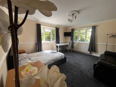 Large Double room close to Southmead hospital  Main Photo
