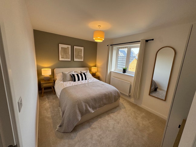King Room | Smart TV | Quiet Modern House Main Photo