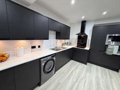 Newly Refurbished Luxury Rooms -All Bills Included Main Photo