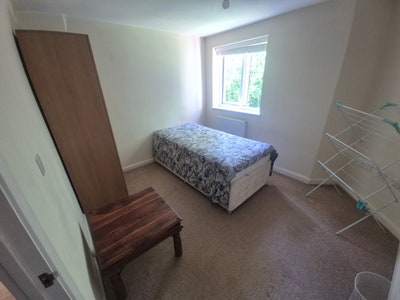 Single Room - 10min walk to Coulsdon Town Main Photo