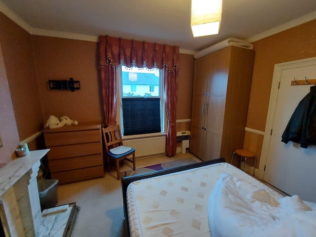 Double Room Available for a Couple in Redhill Main Photo