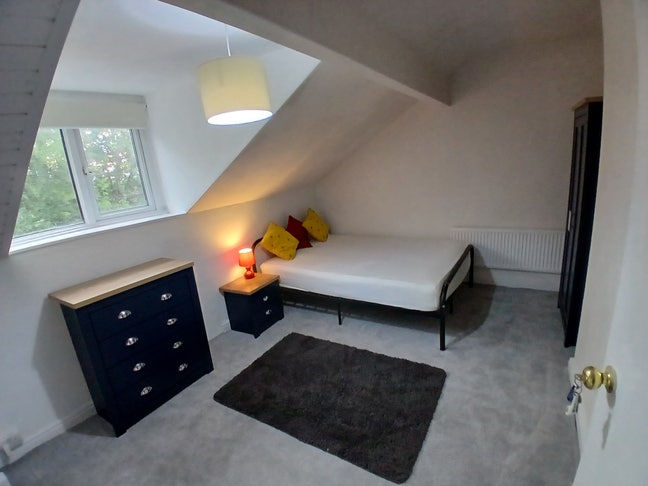 Lovely room in shared house close to Headingley Main Photo