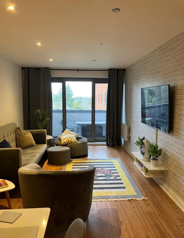 Modern and Spacious 2-bed | Prime Central Watford Main Photo