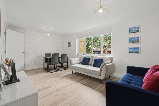 Stunning 2 Double Bed In Gated Private Development Main Photo