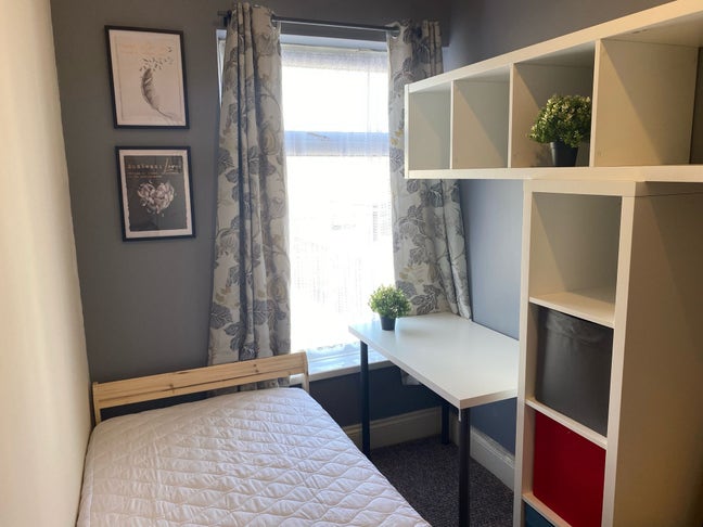 Room for Student or Post Graduate  Main Photo