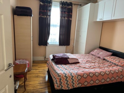 Spacious double room available  Main Photo