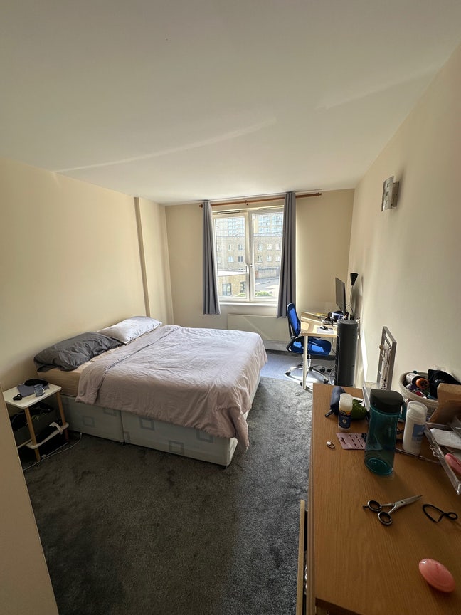 Large Double Room with Ensuite Bathroom Main Photo