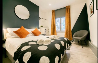     Spacious Double Room in City Centre  Main Photo